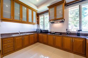 Luxury 6 Bed Mansion - CAS