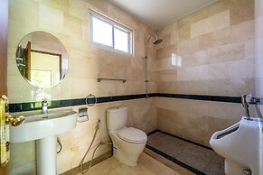 Luxury 6 Bed Mansion - CAS