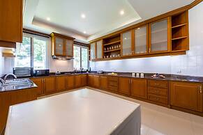 Luxury 6 Bed Mansion - CAS