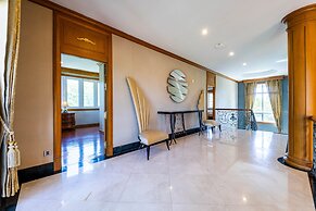 Luxury 6 Bed Mansion - CAS