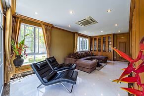 Luxury 6 Bed Mansion - CAS