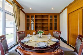 Luxury 6 Bed Mansion - CAS