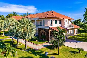 Luxury 6 Bed Mansion - CAS