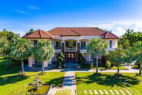 Luxury 6 Bed Mansion - CAS