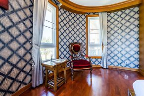 Luxury 6 Bed Mansion - CAS