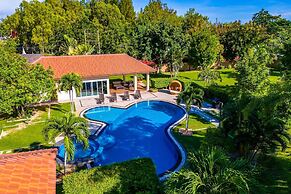 Luxury 6 Bed Mansion - CAS