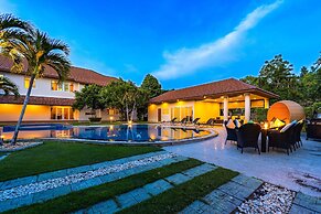 Luxury 6 Bed Mansion - CAS