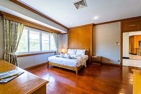 Luxury 6 Bed Mansion - CAS