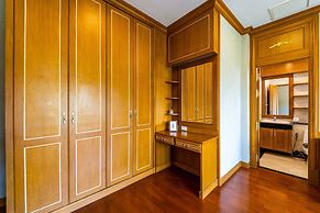 Luxury 6 Bed Mansion - CAS