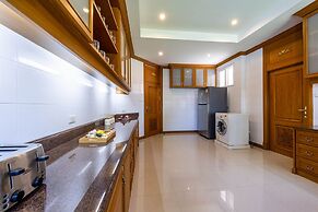 Luxury 6 Bed Mansion - CAS