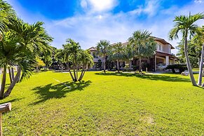 Luxury 6 Bed Mansion - CAS