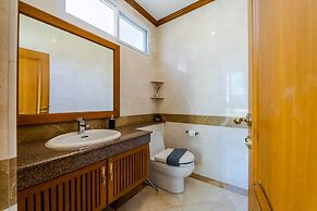 Luxury 6 Bed Mansion - CAS