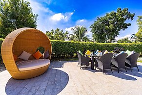 Luxury 6 Bed Mansion - CAS