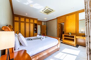 Luxury 6 Bed Mansion - CAS