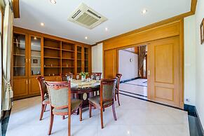 Luxury 6 Bed Mansion - CAS