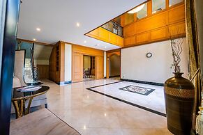 Luxury 6 Bed Mansion - CAS