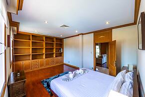 Luxury 6 Bed Mansion - CAS