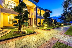 Luxury 6 Bed Mansion - CAS