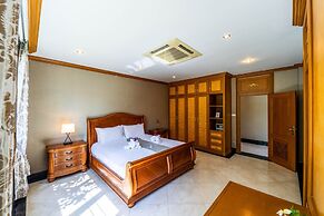 Luxury 6 Bed Mansion - CAS