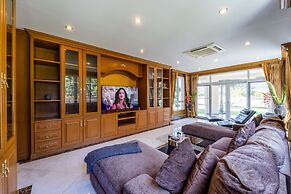 Luxury 6 Bed Mansion - CAS