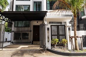 Attractive SeaView 4br Private PoolVilla