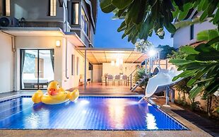 Natcha Pool Villa by Warin