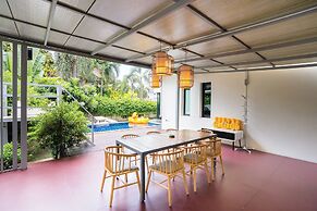 Natcha Pool Villa by Warin