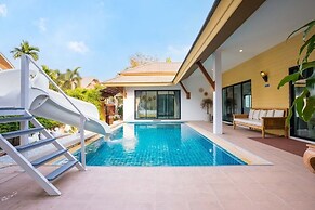 Natcha Pool Villa by Warin