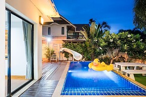 Natcha Pool Villa by Warin