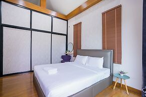 Natcha Pool Villa by Warin