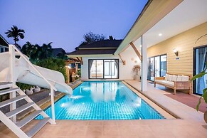 Natcha Pool Villa by Warin