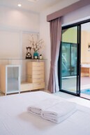 Natcha Pool Villa by Warin