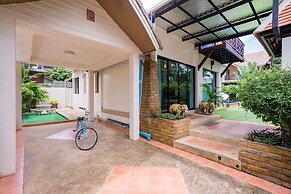 Natcha Pool Villa by Warin