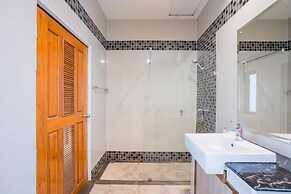 Natcha Pool Villa by Warin