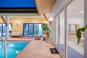 Natcha Pool Villa by Warin