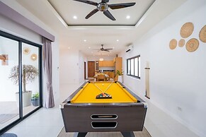 Natcha Pool Villa by Warin