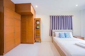 Natcha Pool Villa by Warin