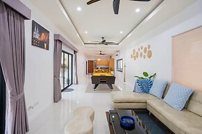 Natcha Pool Villa by Warin