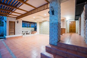 Natcha Pool Villa by Warin