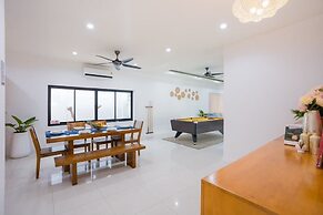 Natcha Pool Villa by Warin