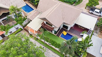 Natcha Pool Villa by Warin