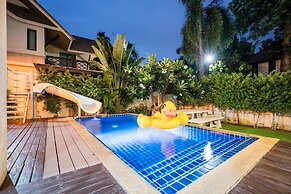 Natcha Pool Villa by Warin