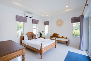 Natcha Pool Villa by Warin