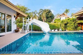 Natcha Pool Villa by Warin