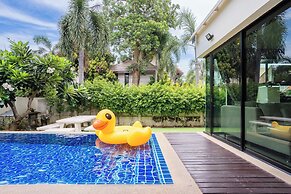 Natcha Pool Villa by Warin