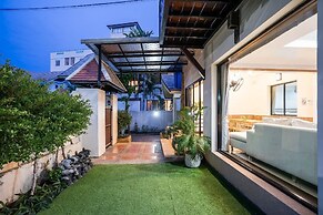 Natcha Pool Villa by Warin
