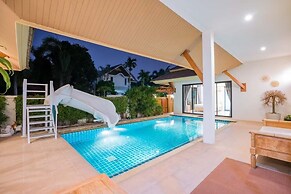Natcha Pool Villa by Warin