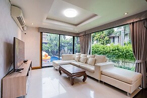 Natcha Pool Villa by Warin