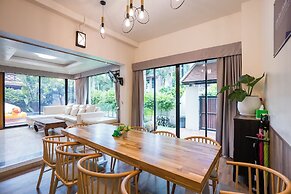 Natcha Pool Villa by Warin