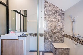 Natcha Pool Villa by Warin